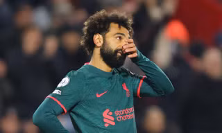 Liverpool thua sốc Brentford, MU hưởng lợi