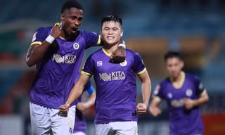 Hà Nội FC bất ngờ thắng dễ ở 'pháo đài' của Quảng Nam, leo lên áp sát Nam Định