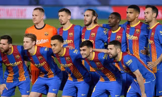 Barca vượt mặt Real trở thành đội bóng giá trị nhất thế giới