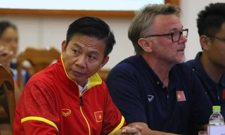HLV Troussier 'dọn cỗ', Hoàng Anh Tuấn có 'lên mâm'?