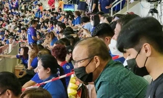 HLV Park Hang-seo tranh thủ ‘xem giò’ Malaysia, CĐV Đông Nam Á hết lời thán phục