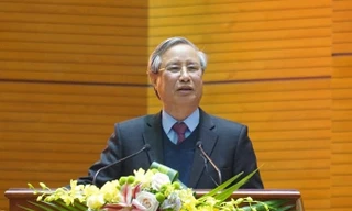 Thường trực Ban Bí thư Trần Quốc Vượng phát biểu tại Hội nghị.