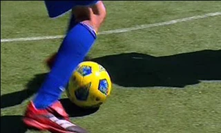 ‘Nhảy múa’ cùng trái bóng