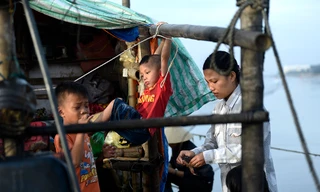 Niềm vui giản dị trong ngày 1/6 của trẻ em vùng biển