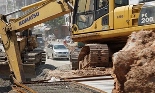 Người dân khốn khổ dưới khói bụi ngày nắng của công trình “rùa bò“