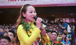 Xúc động lời hát chèo 'Con về quê Bác hôm nay' tại lễ truyên dương Thanh niên