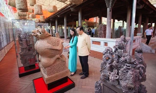 Cận cảnh tác phẩm gốm nặng hàng tấn của Giáo sư, Viện sĩ, họa sĩ Ngô Xuân Bính