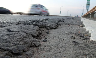 Vì sao cầu Thăng Long rung lắc mỗi khi xe ô tô đi qua?