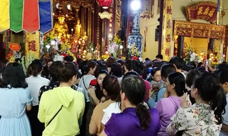 Hàng nghìn người dự lễ Phật đản ở chùa Quán Sứ 