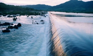 Mê mẩn đập nước hoang sơ, hùng vĩ níu chân mọi du khách 