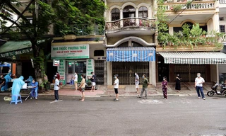 Bên trong 'điểm nóng COVID' có 41 F0 tại phường Giáp Bát