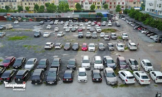 Sau 24 tiếng thông tin đóng cửa, bãi xe Linh Đàm lại chật ních xe hơi