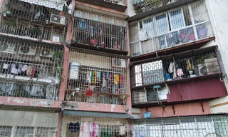 Bất an nhìn 'chuồng cọp' bủa vây nhà cao tầng ở Hà Nội