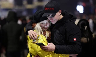 Hình ảnh tươi vui đón chào năm mới 2019 bên hồ Hoàn Kiếm