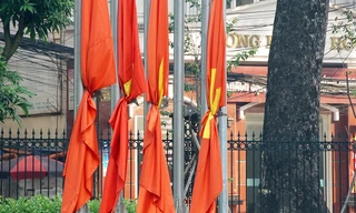 Hà Nội treo cờ rủ hai ngày Quốc tang nguyên Tổng Bí thư Đỗ Mười