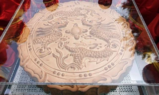 Rước cặp bánh Trung thu khổng lồ tại phố đi bộ Hồ Gươm