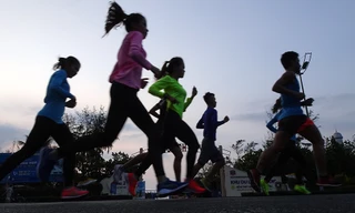 Tiền Phong Marathon 2019: Rộn rã những bước chạy lúc rạng đông
