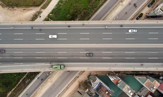 F0 vượt ngưỡng 18.000, đường phố Hà Nội vắng như Tết