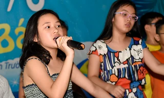 Con gái đạo diễn Trần Lực say sưa thể hiện ca khúc “Bống bống bang bang“