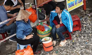 Người Hà Nội co ro trong tiết lạnh đầu mùa