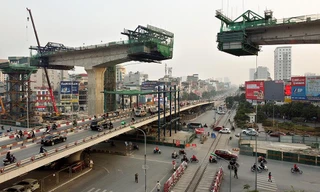 Cận cảnh nhịp cầu cạn cao nhất nội đô đang được thi công tại Hà Nội