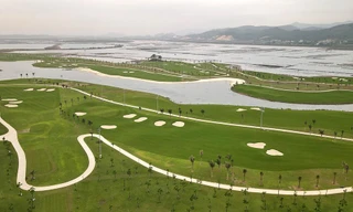 Sân Golf Tuần Châu ven biển tuyệt đẹp đánh được cả ngày lẫn đêm