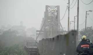 Cuộc sống của người Hà Nội trong ngày mưa phùn và nồm ẩm