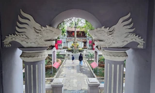 Ngoài tượng đài vua Lý Thái Tổ còn có một tượng đài vua Lê bên hồ Gươm không phải ai cũng biết