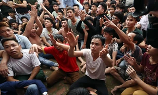 Hàng trăm trai làng phấn khích yêu cầu tổ chức cướp Phết Hiền Quan