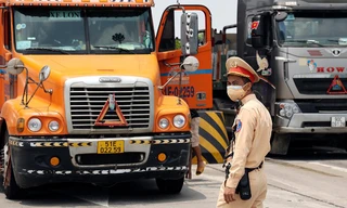 Ùn tắc hàng km ở chốt kiểm dịch cao tốc Pháp Vân - Cầu Giẽ