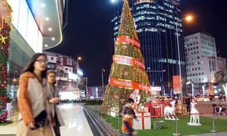 Không khí Noel tràn ngập phố phường Hà Nội