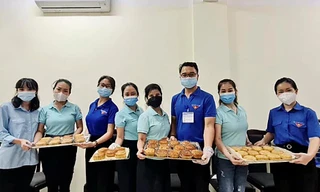Hơn 700 bánh Trung thu yêu thương tặng thiếu nhi khó khăn 