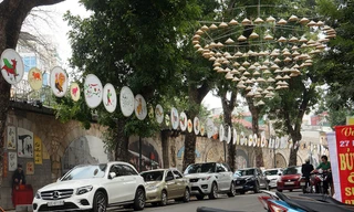 Sống lại ký ức với tranh dân gian trên phố bích họa Phùng Hưng