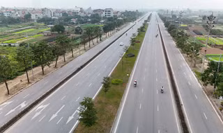Cận cảnh tuyến đường 10 làn xe kết nối Tây Hồ với Sơn Tây đang xây dựng