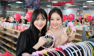 Đinh Khánh Hòa - Phạm Giáng My trải nghiệm mua sắm tại nhà sách Tiền Phong ở Ninh Bình