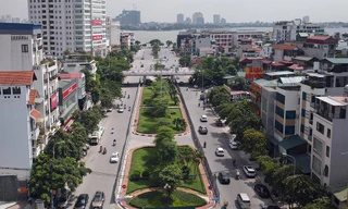 Cận cảnh dải phân cách sắp xén để mở rộng 'con đường đẹp nhất thủ đô'