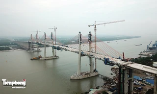 Cận cảnh cầu dây văng 7.200 tỷ đồng vừa hợp long
