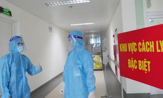 Thâm nhập khu vực cách ly đặc biệt của BV Thanh Nhàn sau khi xuất hiện ca mắc COVID-19