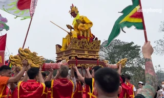 Hàng nghìn người về Đền Sái xem rước kiệu vua chúa giả có một không hai