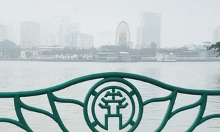 Hà Nội mịt mù trong sương sớm