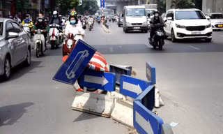 Dải phân cách cứng trên đường Nguyễn Trãi có cũng như không, nhiều ý kiến đề nghị tháo bỏ