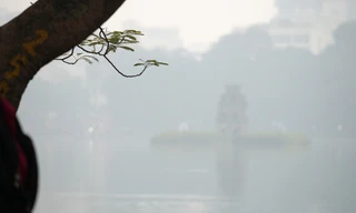 Hà Nội càng về chiều bầu trời càng mù mịt, chất lượng không khí xấu