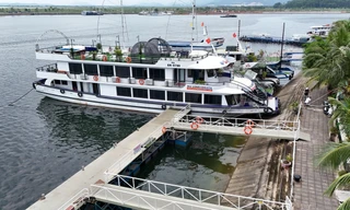 Tàu du lịch Quảng Ninh đã về nơi tránh trú bão sau lệnh cấm biển 