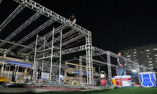 Hàng trăm tấn thiết bị lắp đặt xuyên đêm chuẩn bị cho 'Sóng Festival 2023'