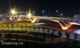 Cầu vượt thép lớn nhất Việt Nam lung linh về đêm qua góc nhìn flycam