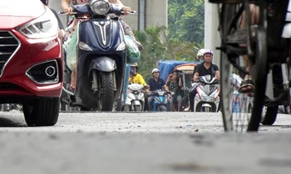 Tuyến đường lớn nhất Thủ đô có mặt đường nhấp nhô, không làn, không vạch