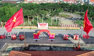 Nhìn từ trên cao những cung đường rực rỡ cờ hoa ở Hà Nam