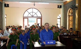 Các bị cáo khai báo tại tòa.