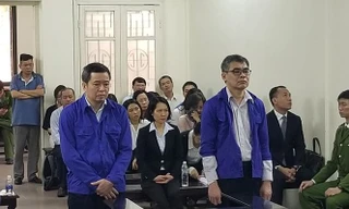 Từ trái qua, các bị cáo Võ Quang Huy, Từ Thành Nghĩa.