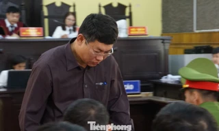 Ông Lê Trọng Bình - Phó chủ tịch UBND TP Sơn La khẳng định chỉ nhờ xem điểm nhưng con mình được nâng điểm.